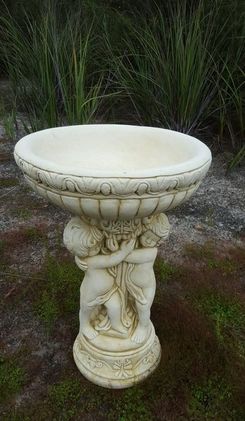 Small 3 Cherub Bird Bath (Fancy Lid)